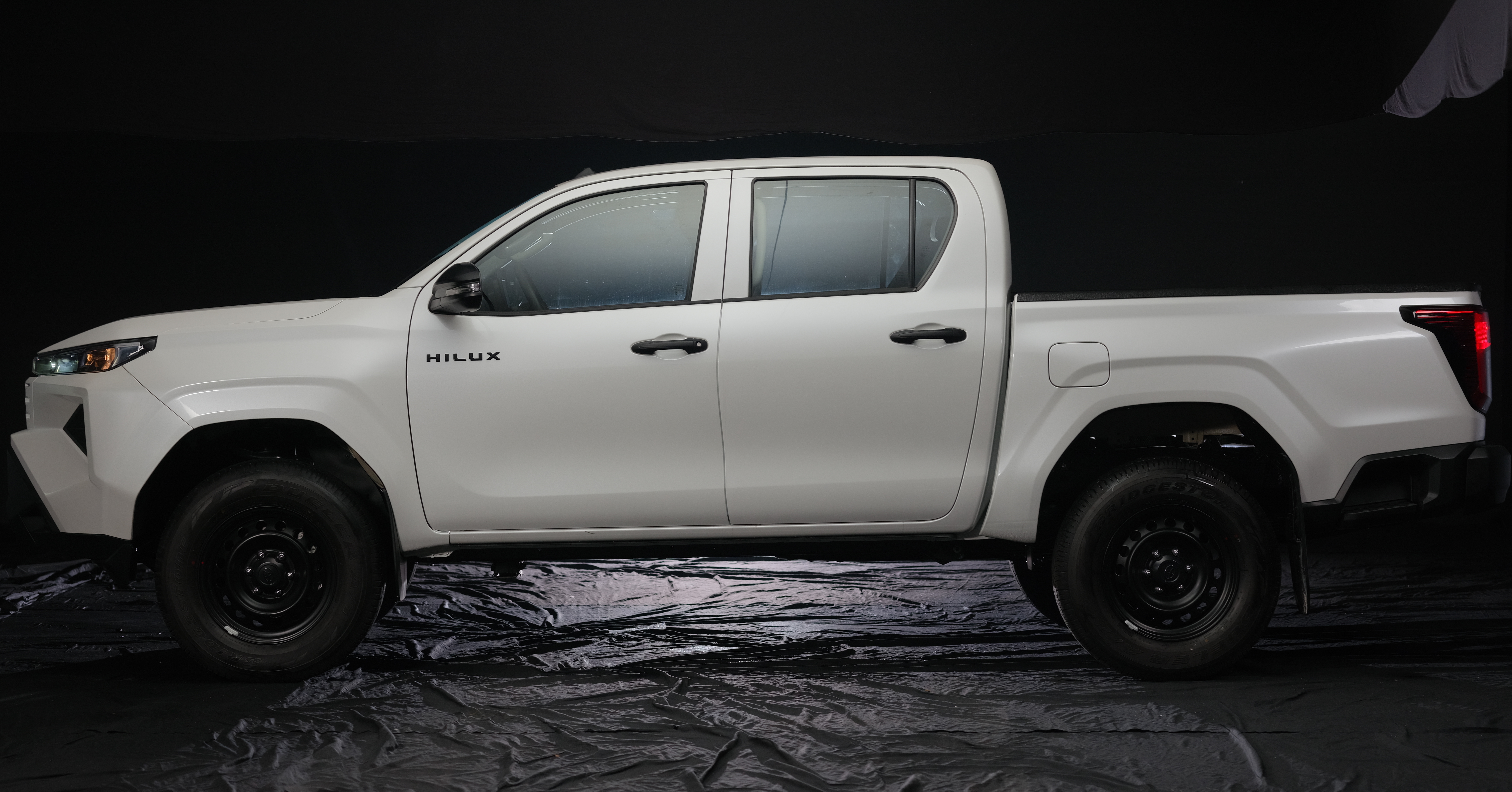 /media/2f1oj22j/hilux-phan-hong-xe.jpg